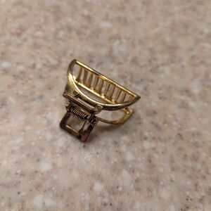 Chic Gold Hair Claw Clip